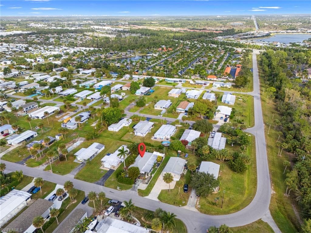 5 Henderson DR, NAPLES FL 34114-11