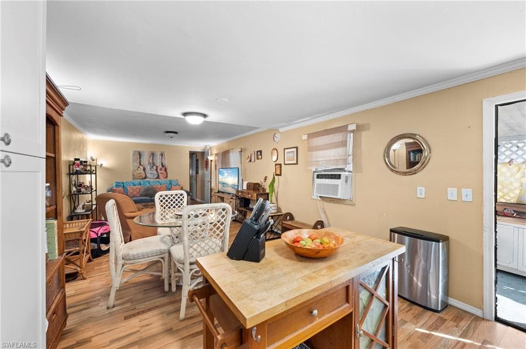 5 Henderson DR, NAPLES FL 34114-4