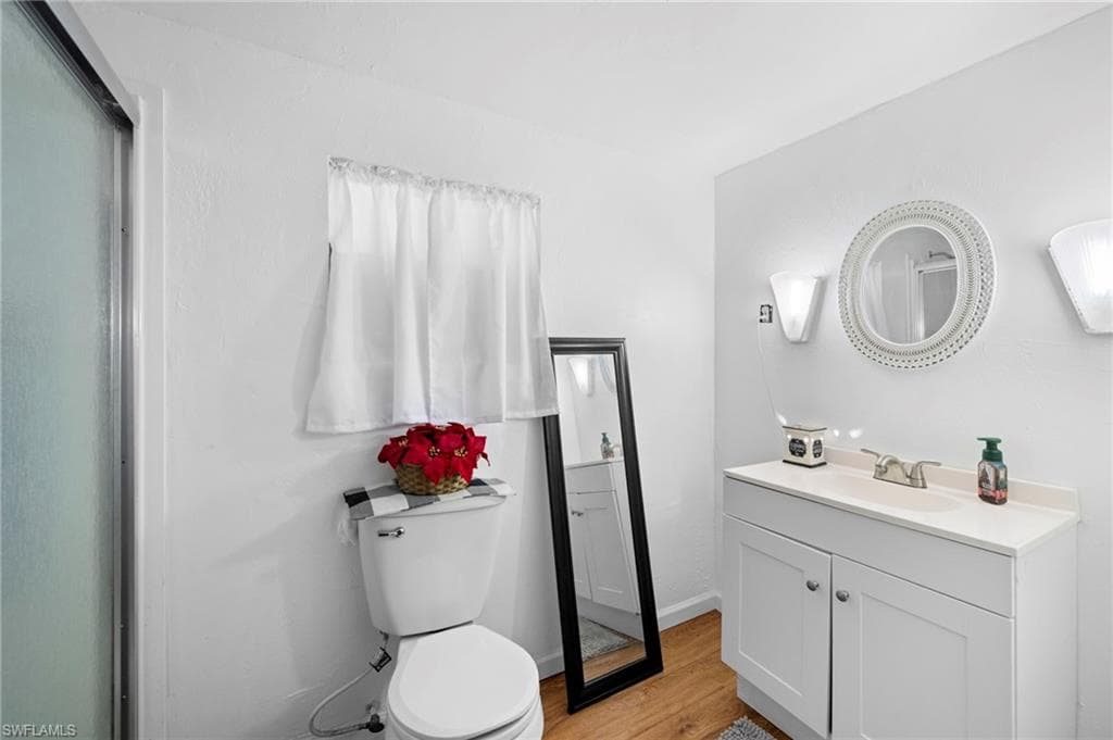 5 Henderson DR, NAPLES FL 34114-7