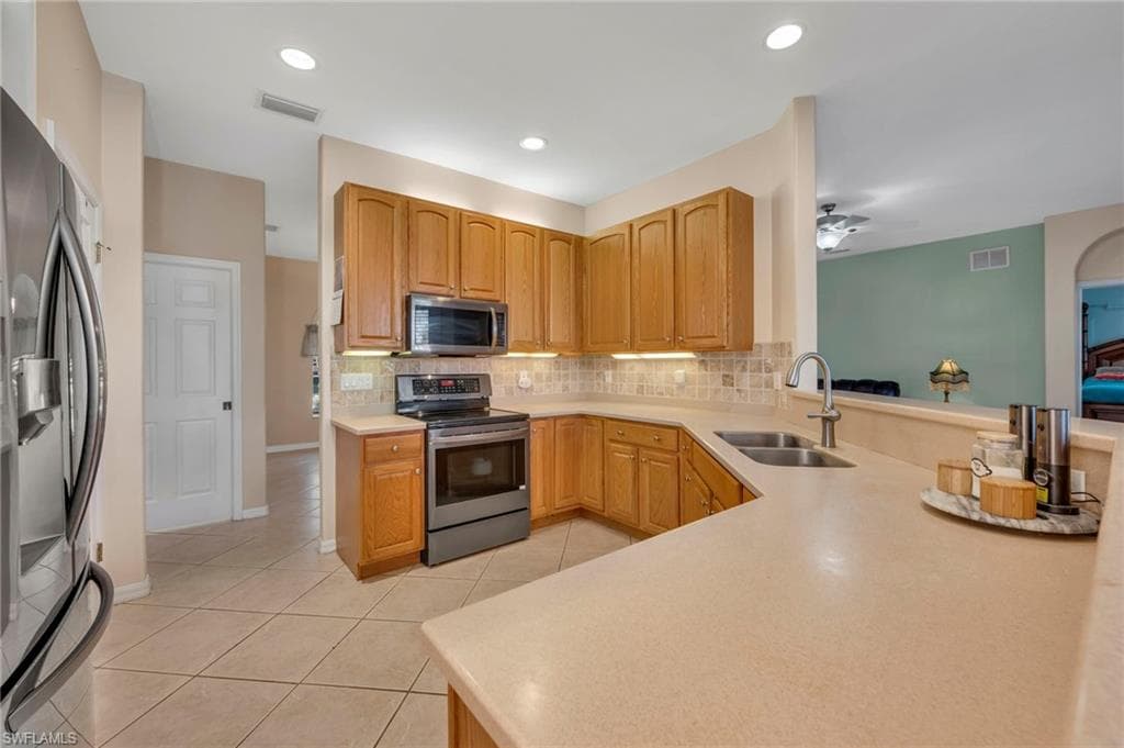 3685 Yosemite CT, NAPLES FL 34116-6