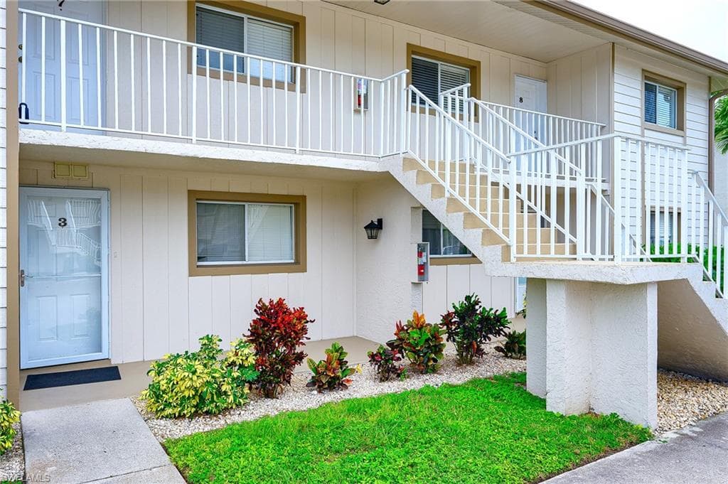 2370 Naples Trace CIR # 7, NAPLES FL 34109-3