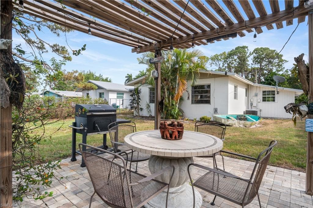 1097 Sperling AVE, NAPLES FL 34103-32