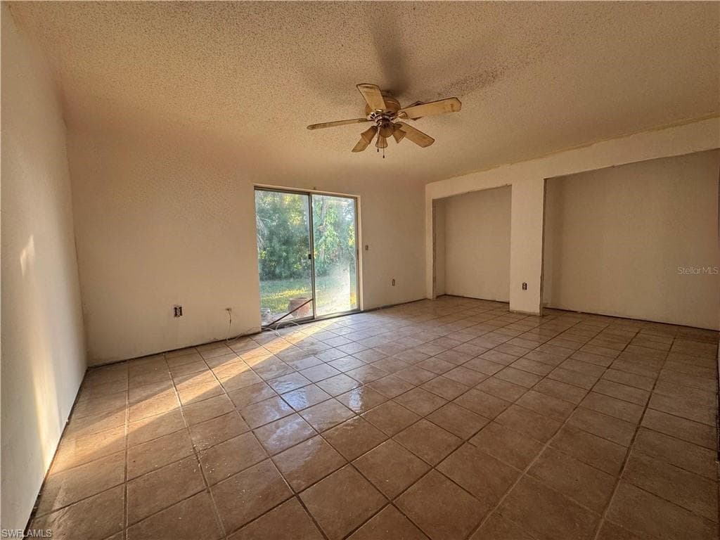 601 Dolphin RD, VENICE FL 34293-10