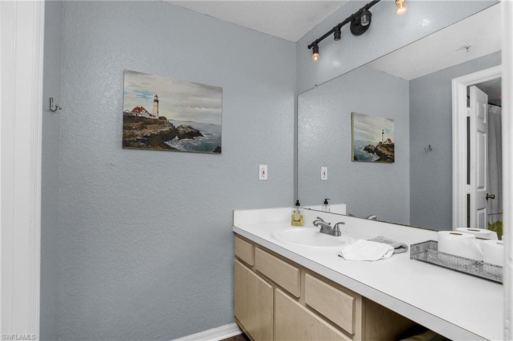 23500 Walden Center DR # 303, ESTERO FL 34134-15