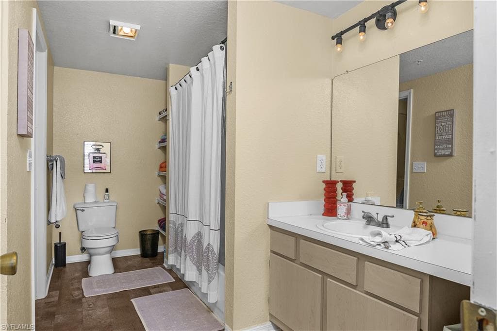 23500 Walden Center DR # 303, ESTERO FL 34134-19