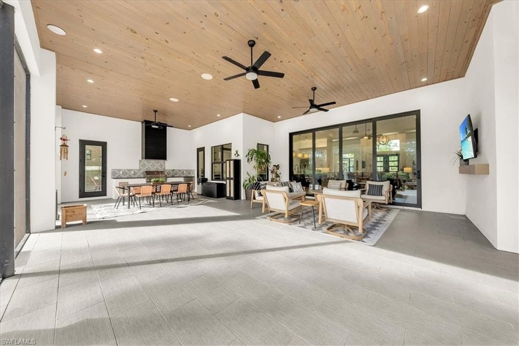 4186 3rd AVE NW, NAPLES FL 34119-33