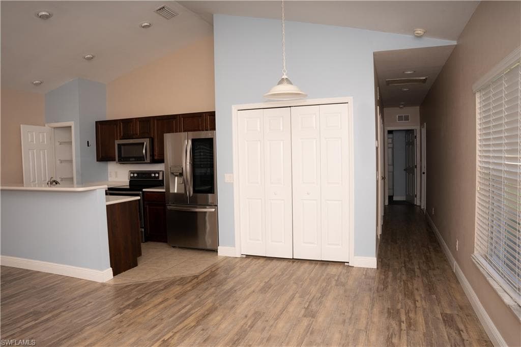 295 Destiny CIR, CAPE CORAL FL 33990-8