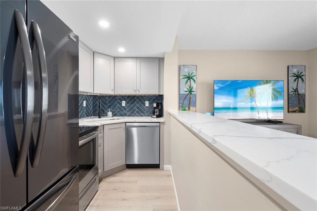 2230 Camino Del Mar DR, SANIBEL FL 33957-9