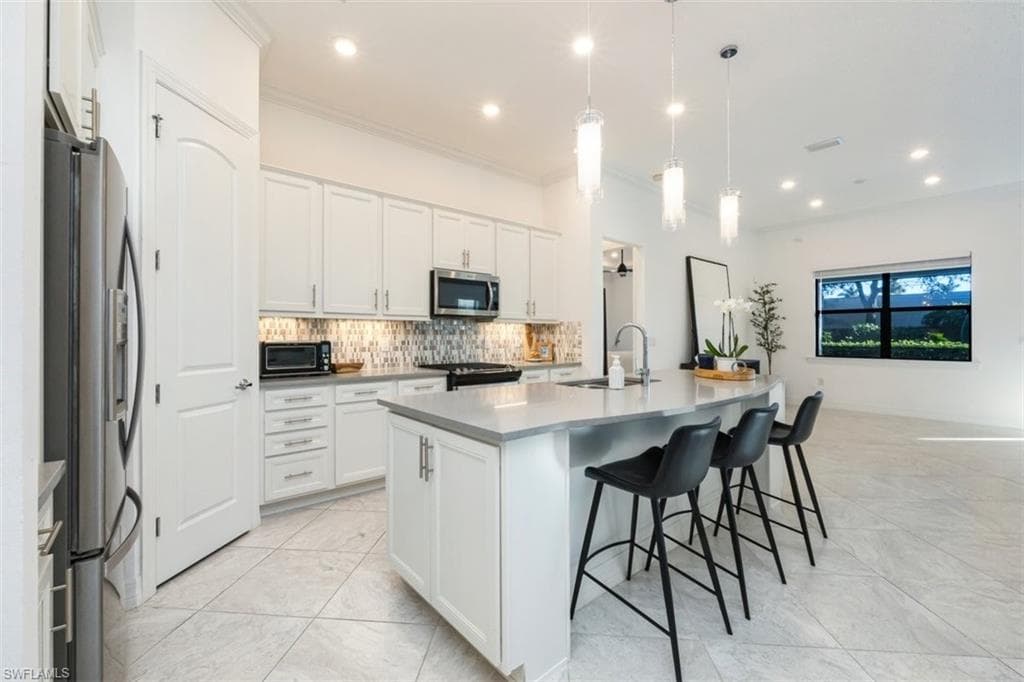 7222 Wilton DR, NAPLES FL 34109-9