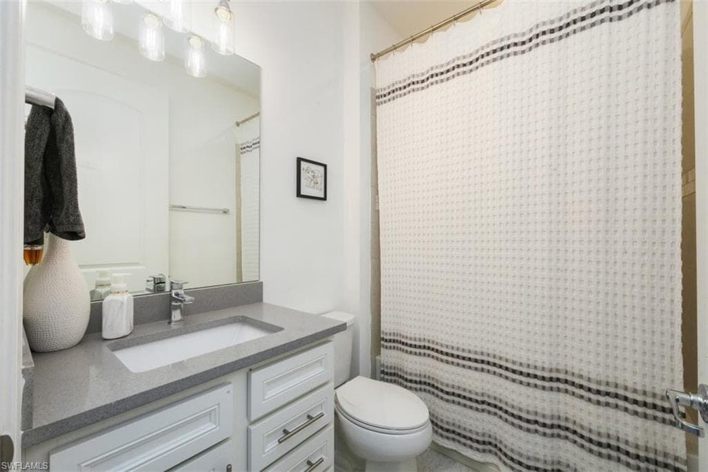 7222 Wilton DR, NAPLES FL 34109-17