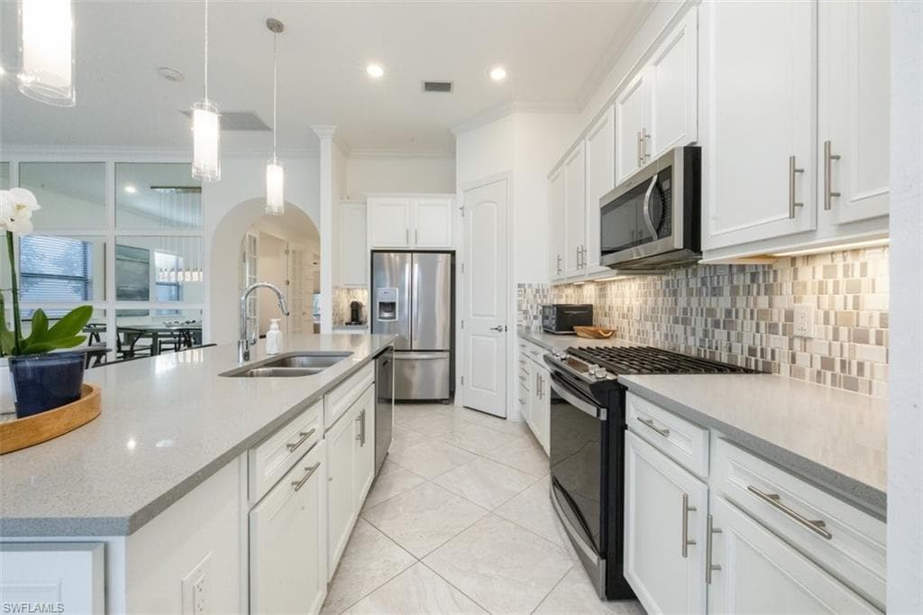 7222 Wilton DR, NAPLES FL 34109-7