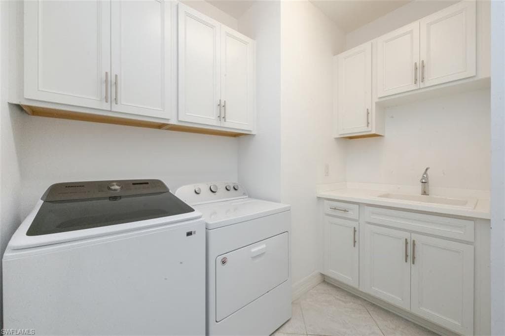 7222 Wilton DR, NAPLES FL 34109-20