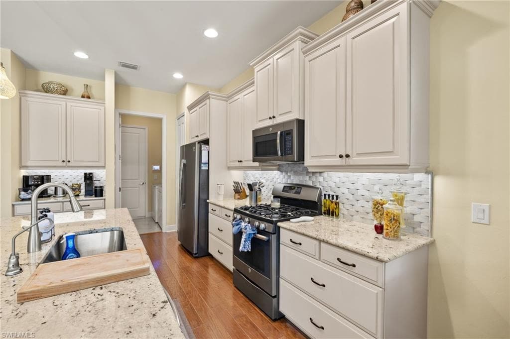 21283 Estero Vista CT, ESTERO FL 33928-15