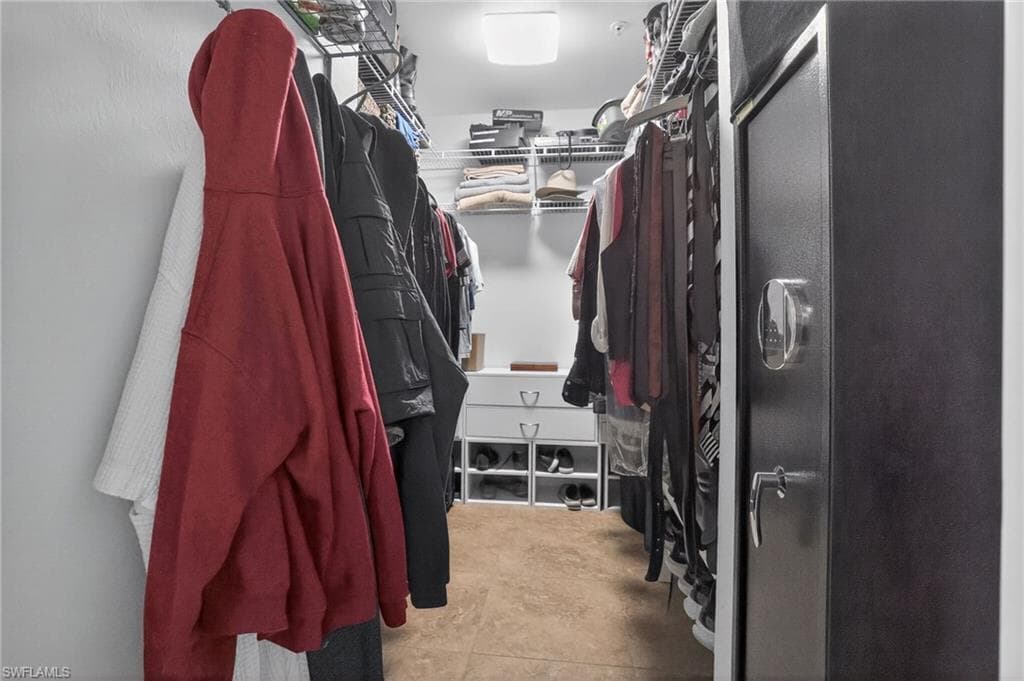 519 Roma CT # 101, NAPLES FL 34110-22