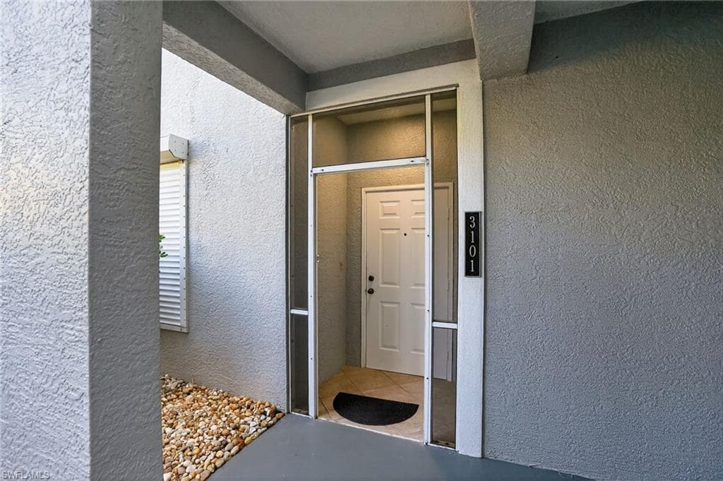 519 Roma CT # 101, NAPLES FL 34110-1