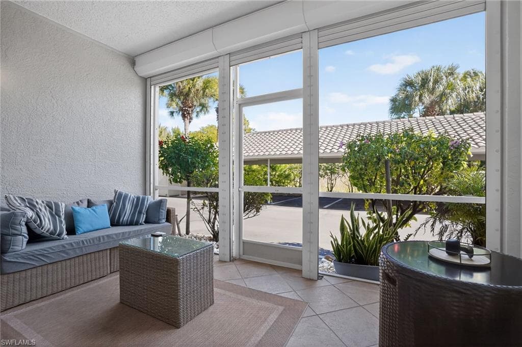 519 Roma CT # 101, NAPLES FL 34110-27