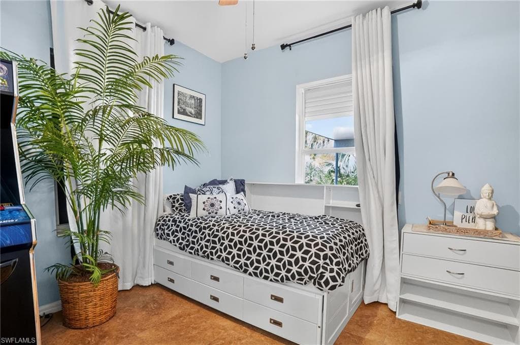 519 Roma CT # 101, NAPLES FL 34110-19