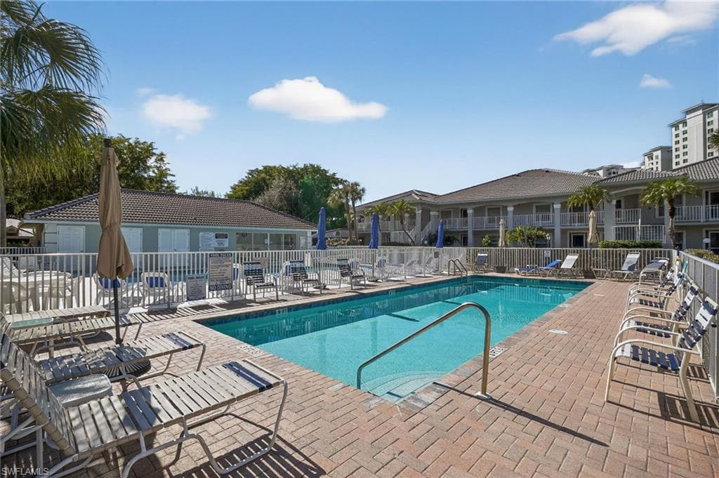 519 Roma CT # 101, NAPLES FL 34110-28