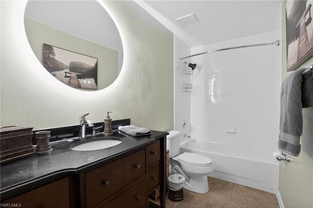 519 Roma CT # 101, NAPLES FL 34110-24