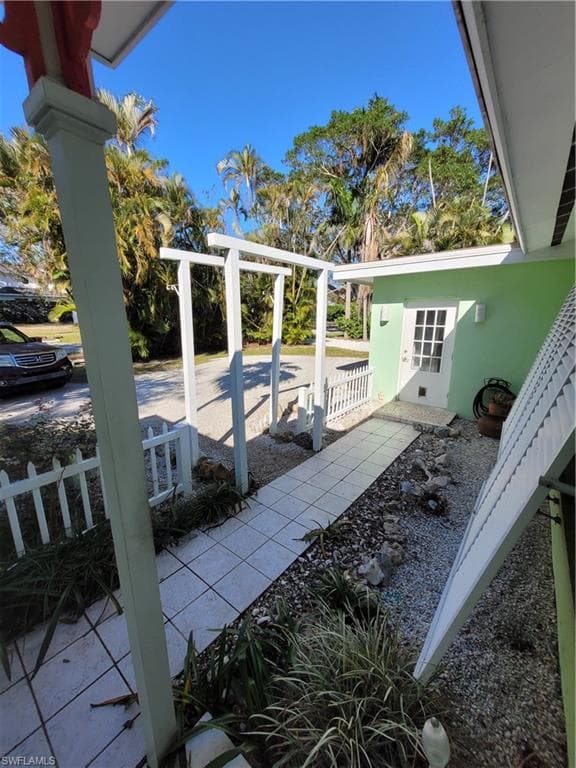 870 Forest AVE, NAPLES FL 34102-1