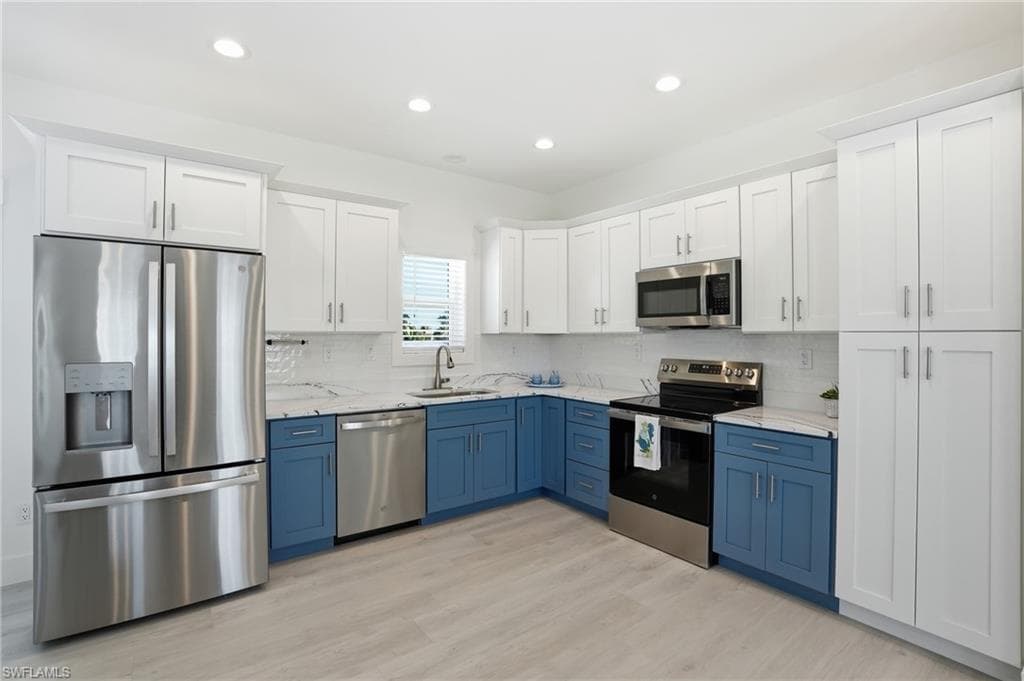 1 Fairview BLVD-12
