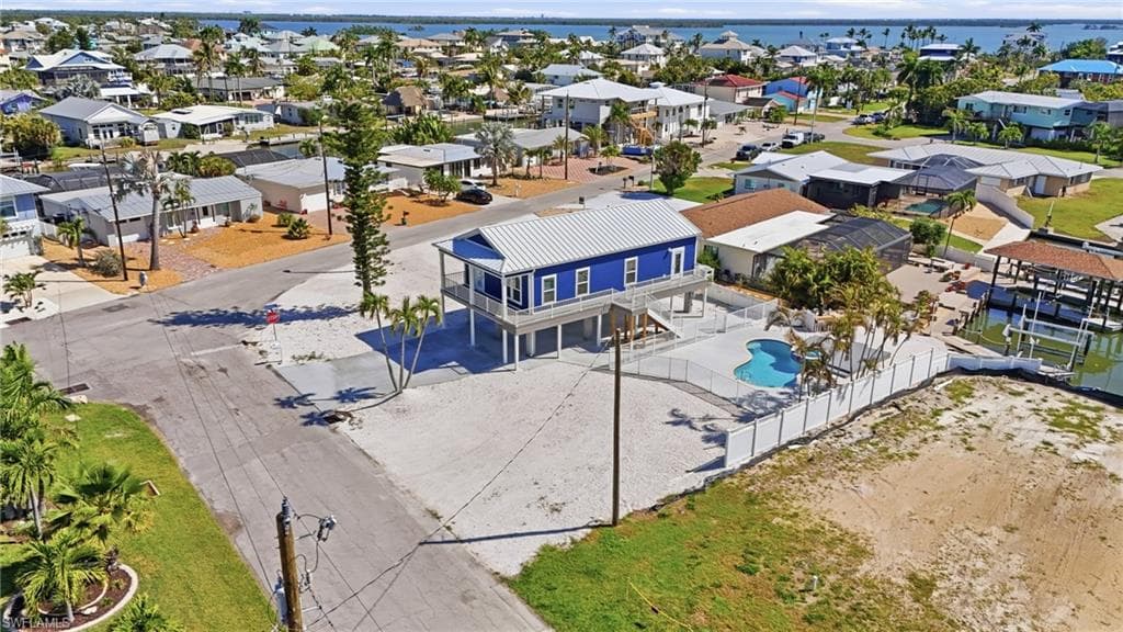 1 Fairview BLVD-31