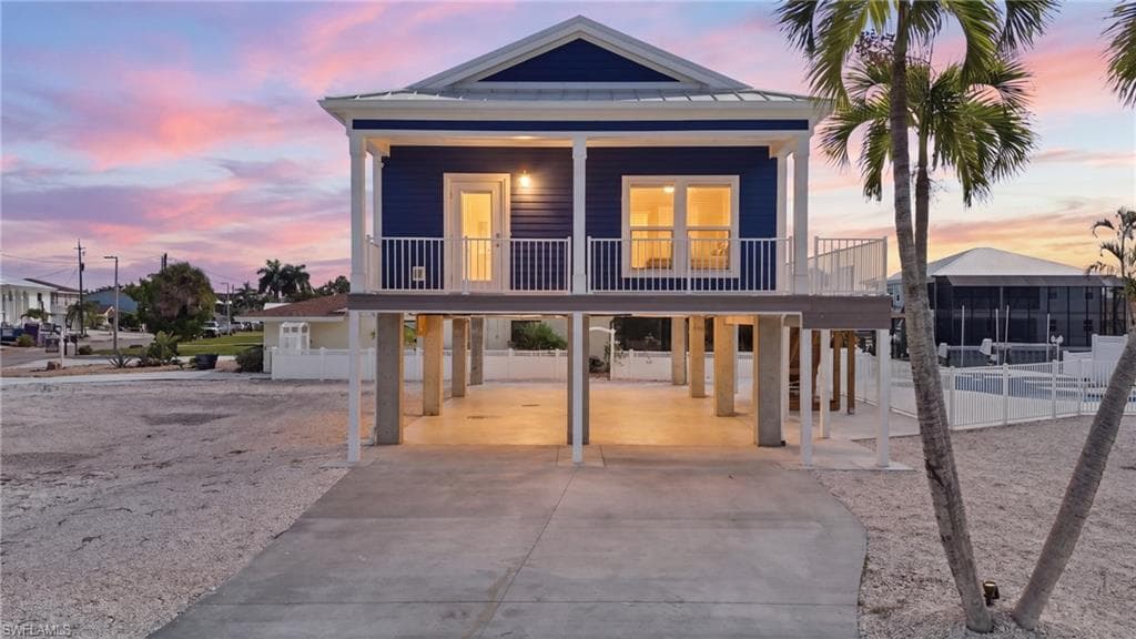 1 Fairview BLVD-27