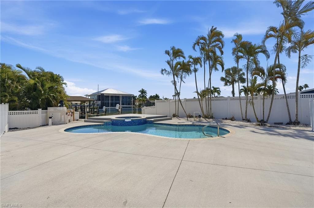 1 Fairview BLVD-23