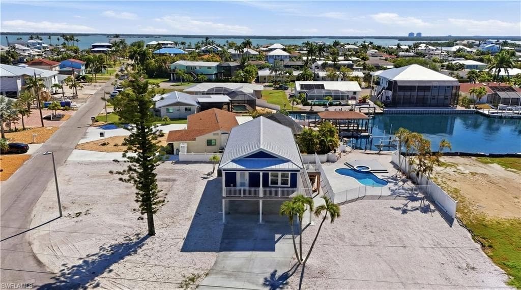 1 Fairview BLVD-32
