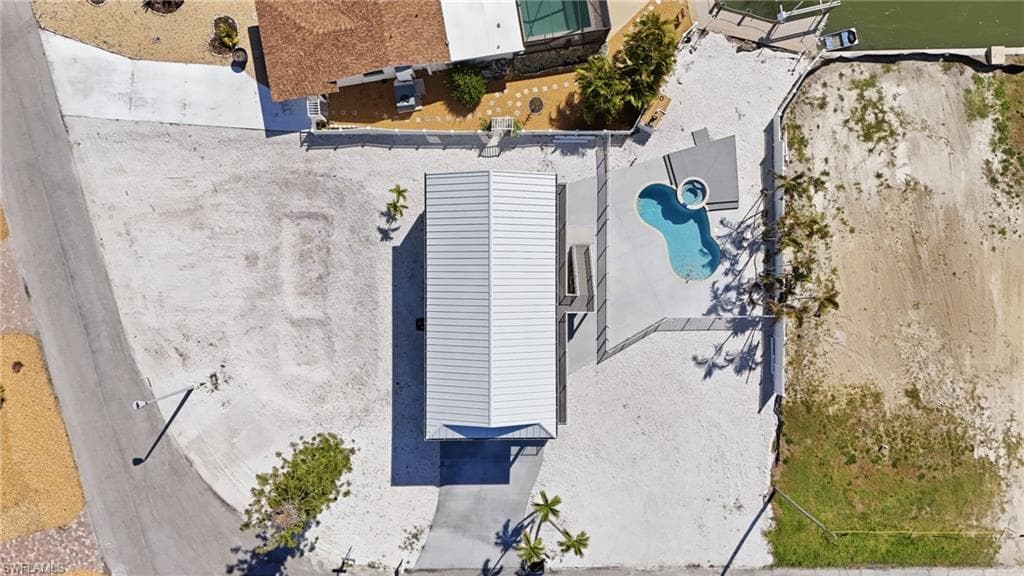 1 Fairview BLVD-30