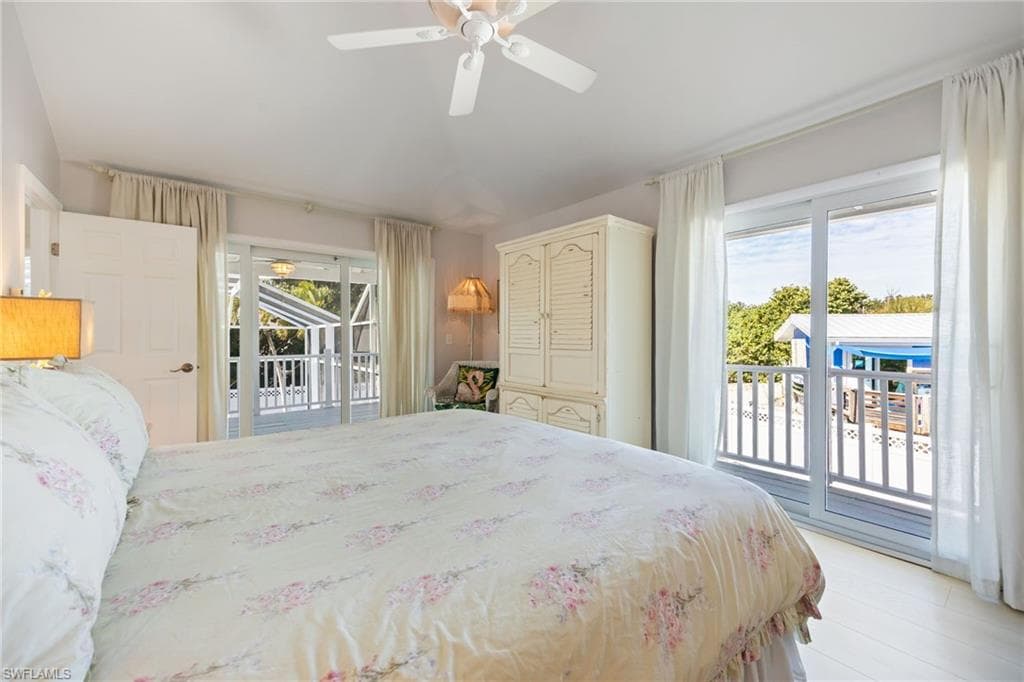 424 Lagoon DR, SANIBEL FL 33957-21