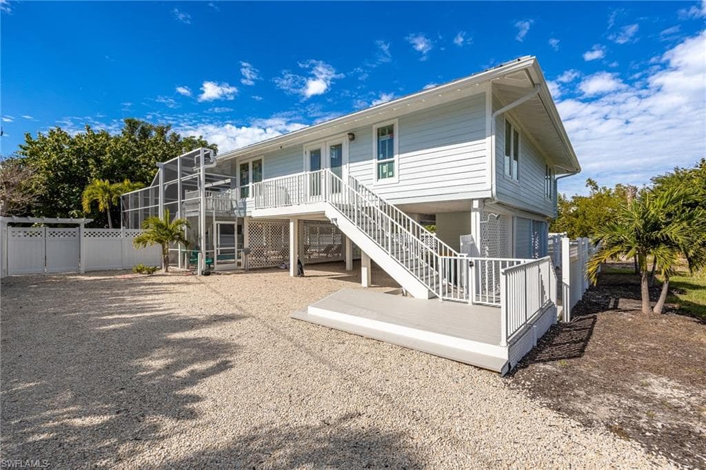 424 Lagoon DR, SANIBEL FL 33957-2