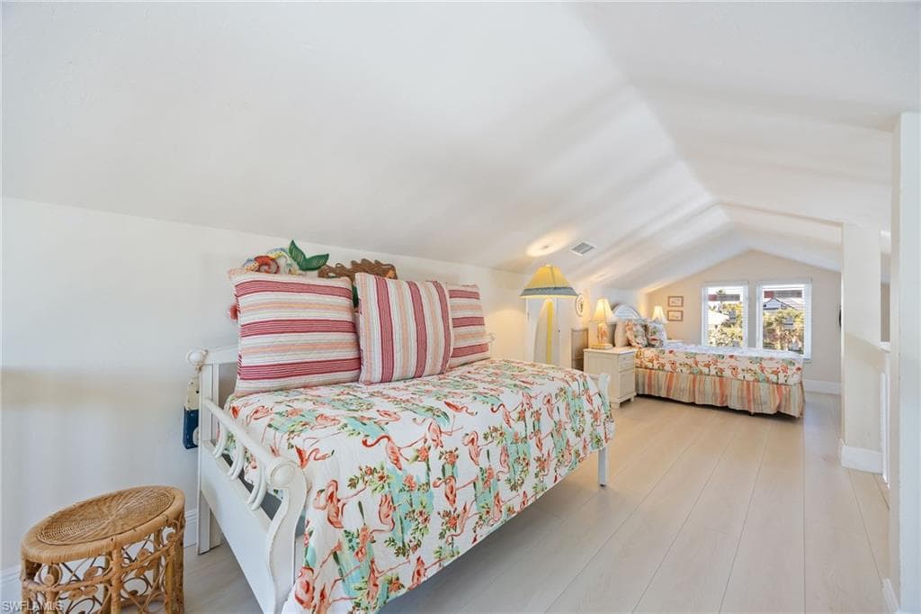 424 Lagoon DR, SANIBEL FL 33957-27