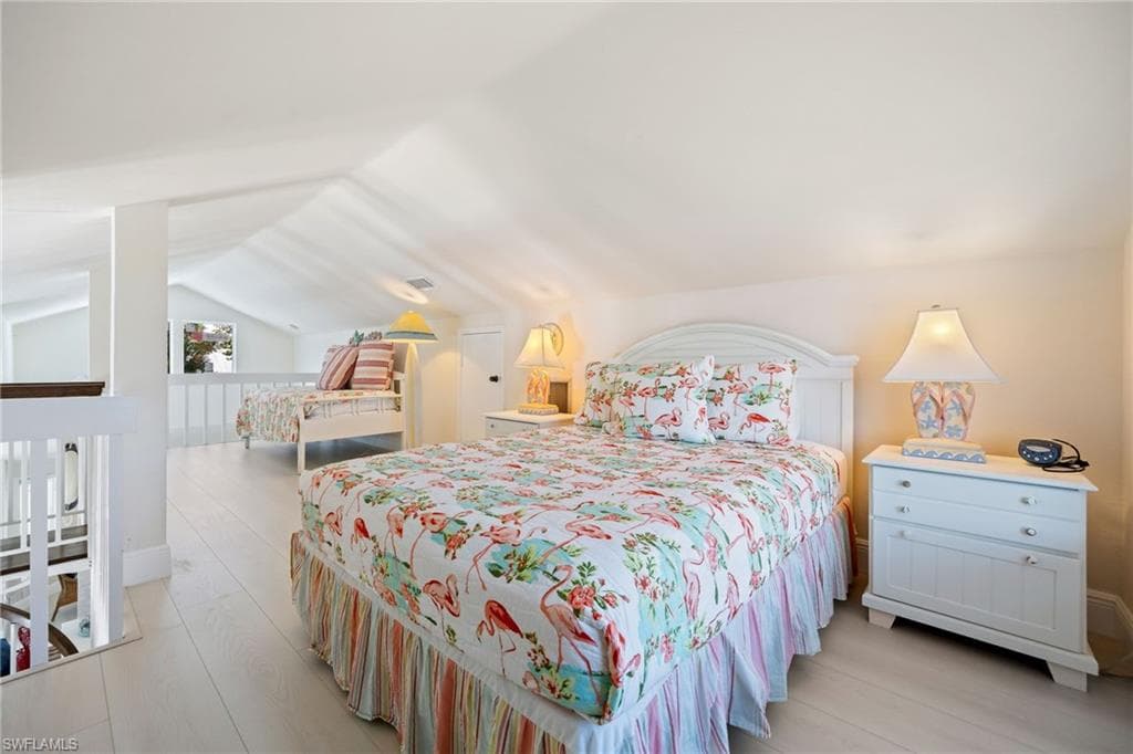 424 Lagoon DR, SANIBEL FL 33957-29