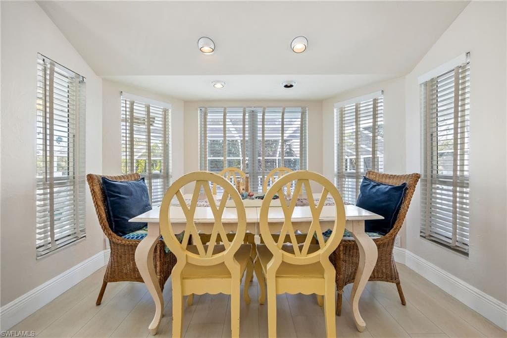 424 Lagoon DR, SANIBEL FL 33957-9