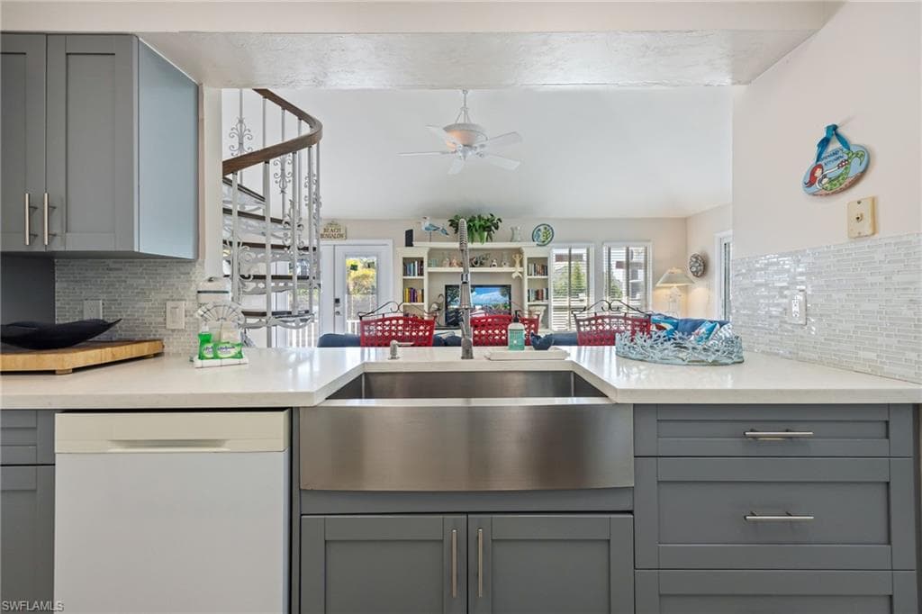 424 Lagoon DR, SANIBEL FL 33957-13
