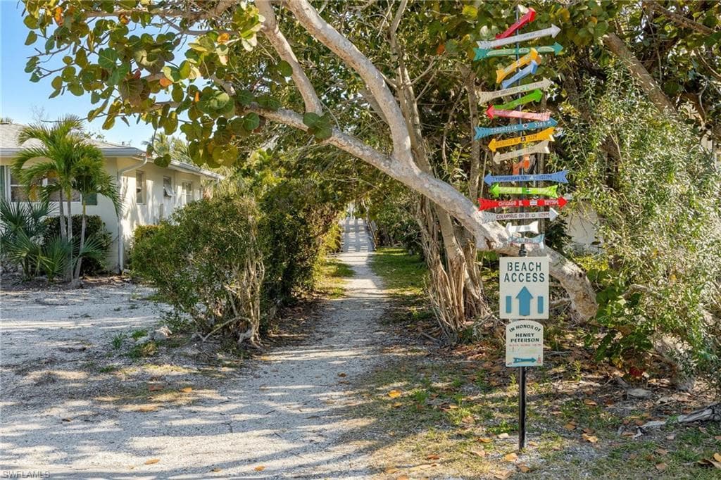 424 Lagoon DR, SANIBEL FL 33957-40