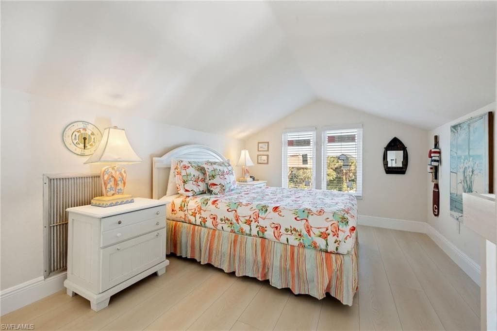424 Lagoon DR, SANIBEL FL 33957-28