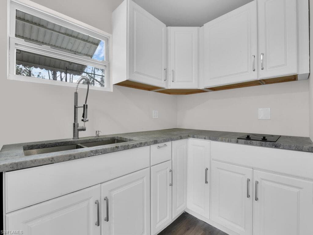 2180 DELLA DR, NAPLES FL 34117-22