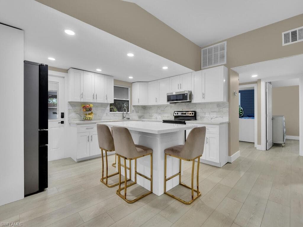 2180 DELLA DR, NAPLES FL 34117-1