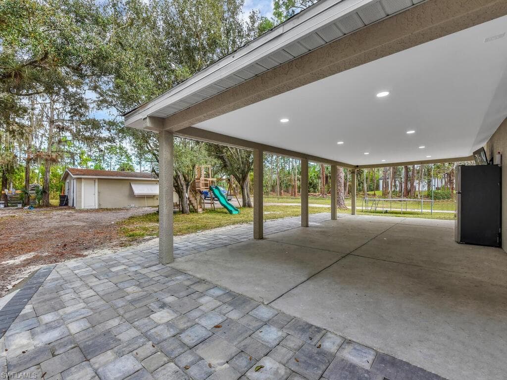 2180 DELLA DR, NAPLES FL 34117-16