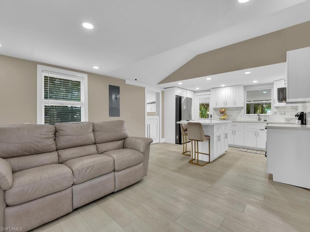 2180 DELLA DR, NAPLES FL 34117-2