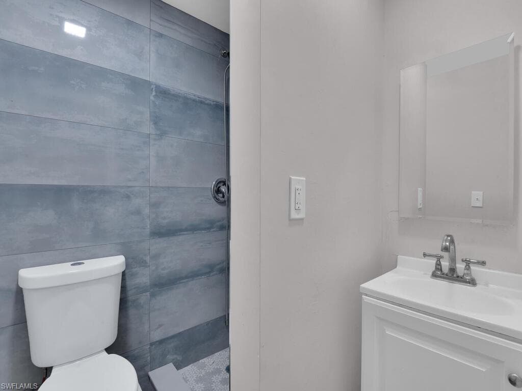 2180 DELLA DR, NAPLES FL 34117-27