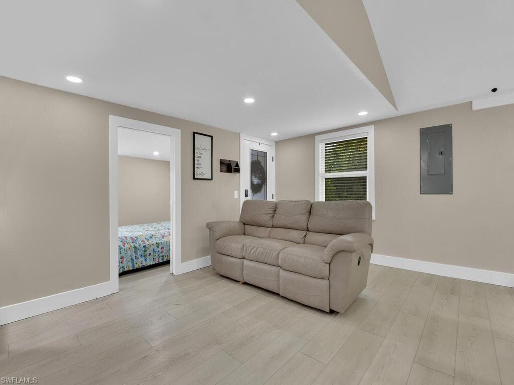 2180 DELLA DR, NAPLES FL 34117-4
