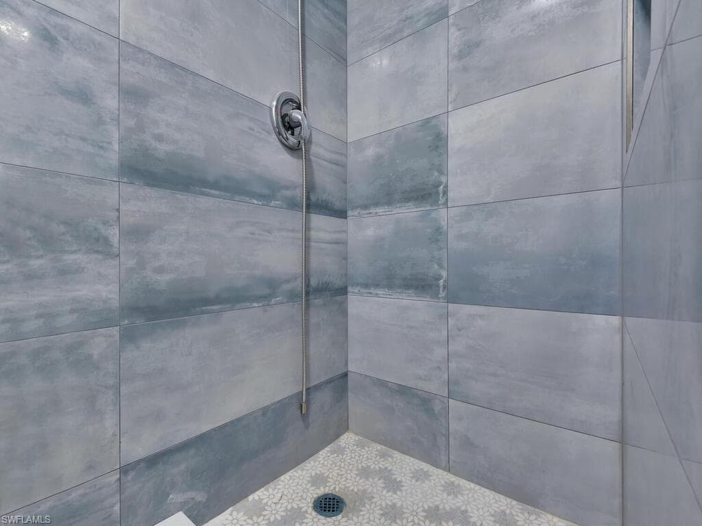 2180 DELLA DR, NAPLES FL 34117-28
