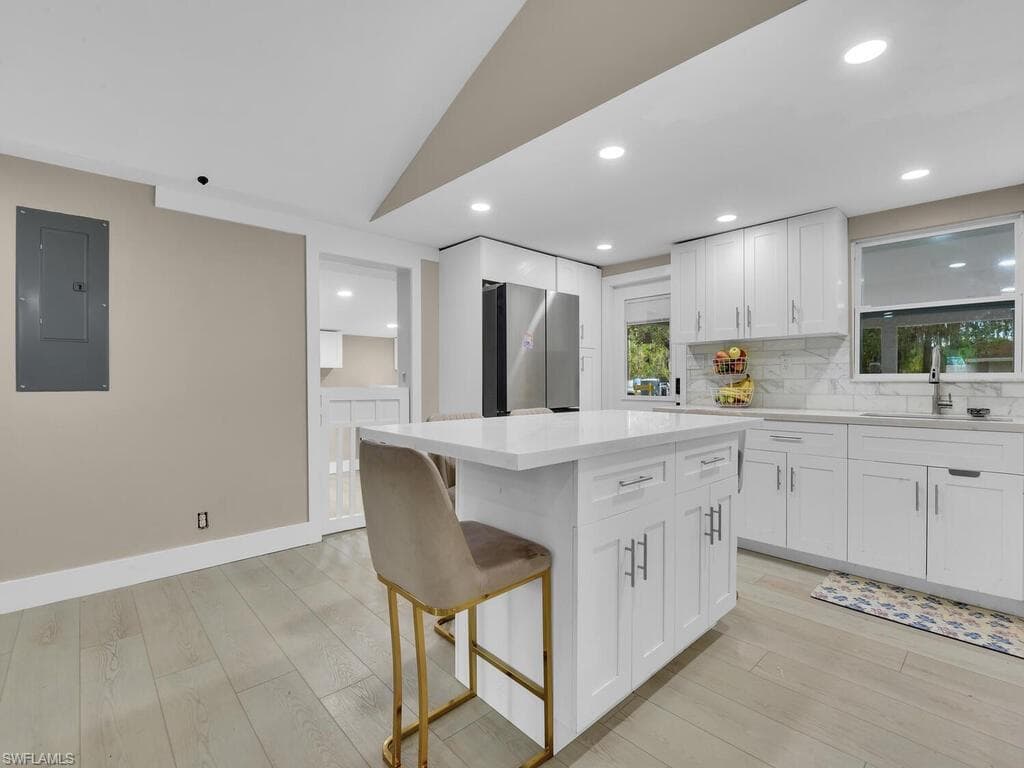 2180 DELLA DR, NAPLES FL 34117-3
