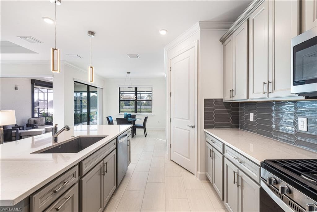 25594 Shoreline Gaze DR, BONITA SPRINGS FL 34135-9