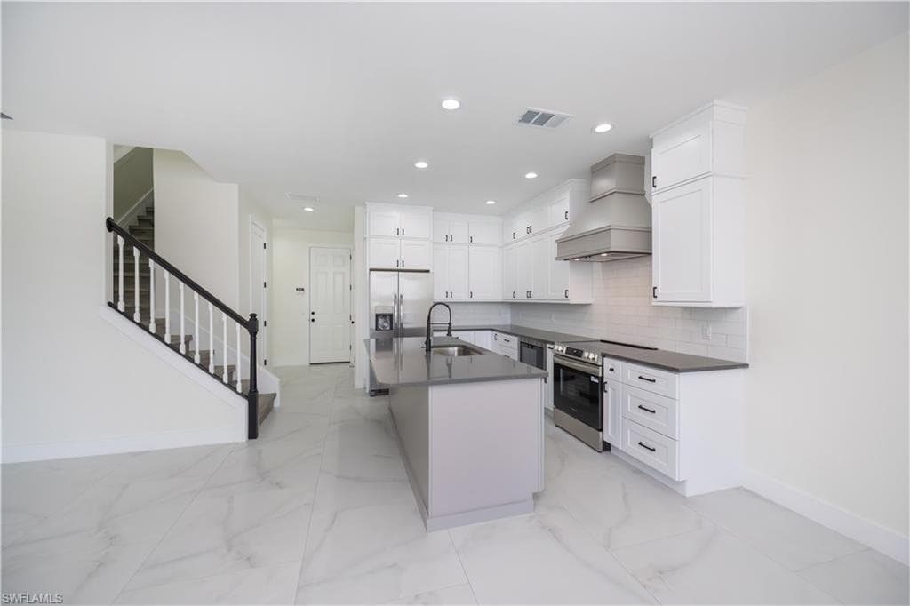 2615 Sunvale CT, CAPE CORAL FL 33991-11