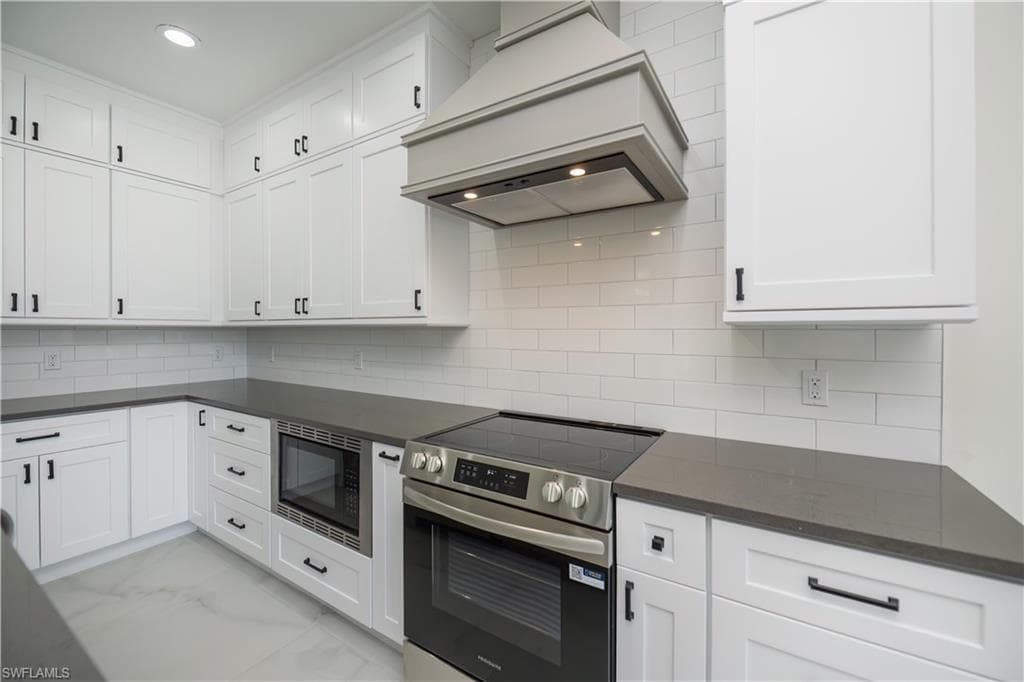 2615 Sunvale CT, CAPE CORAL FL 33991-13