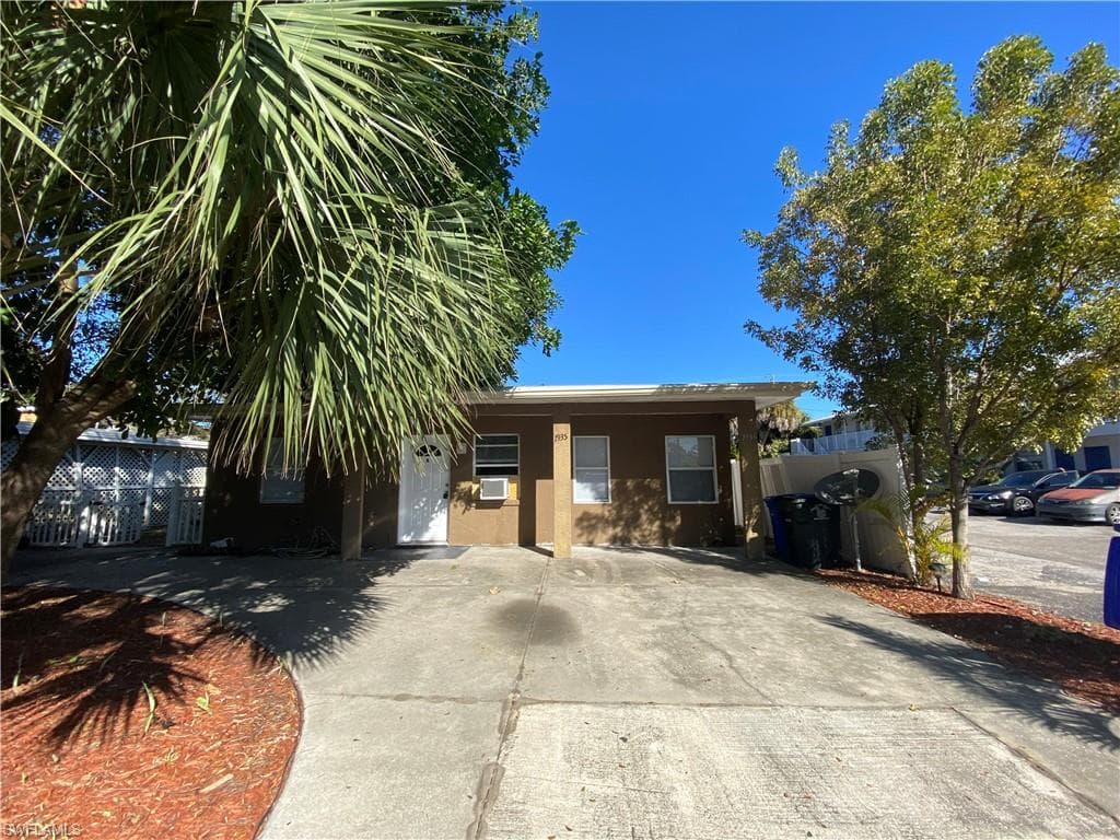 1935 Ricardo AVE, FORT MYERS FL 33901-1